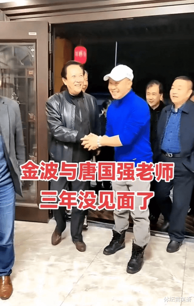 唐国强|唐国强日益消瘦！与人握手后反复擦手，被指嫌弃对方惹争议