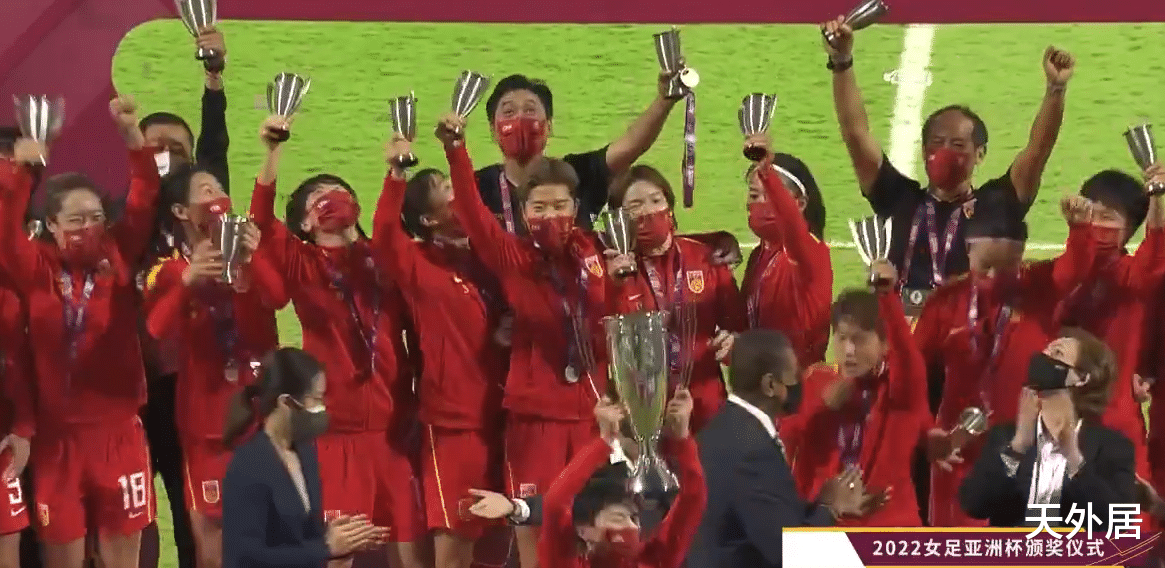 FIFA|女足夺冠，有网友激动到砸坏电脑！热搜前8占7席+FIFA送头条