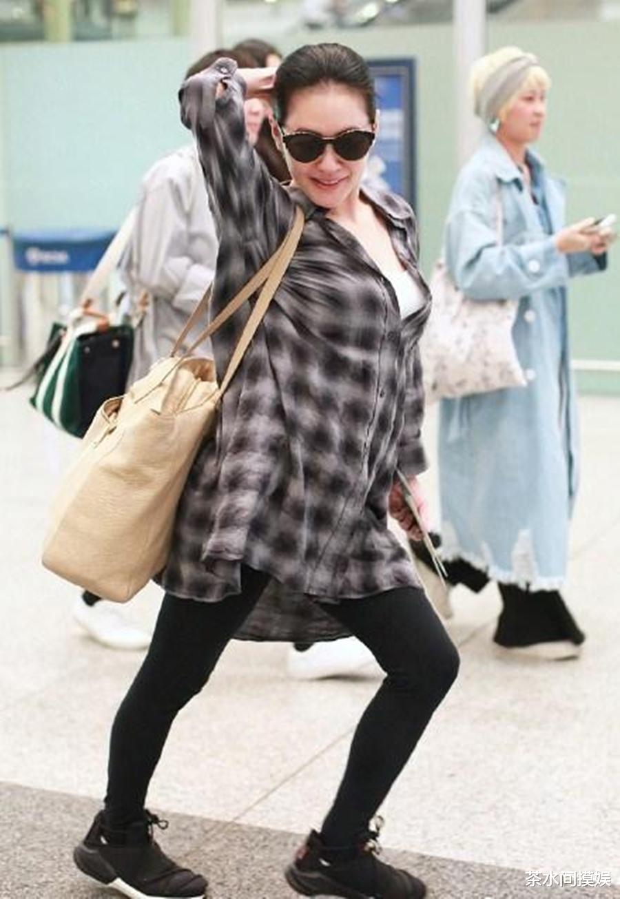 贾静雯|看脸气场一米八，实际身高矮冬瓜，娱乐圈女星的脸太会“骗人”！