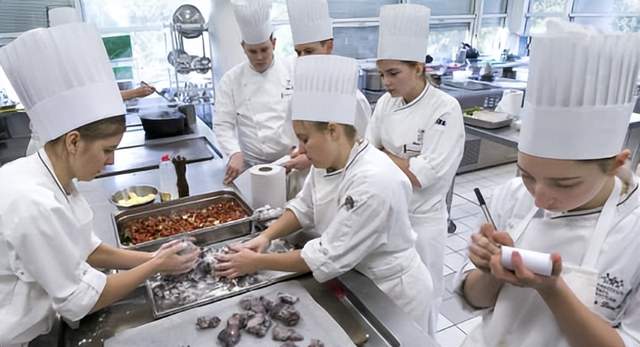 中公教育|澳洲一周内2.4万人获得PR！澳洲技能短缺表更新