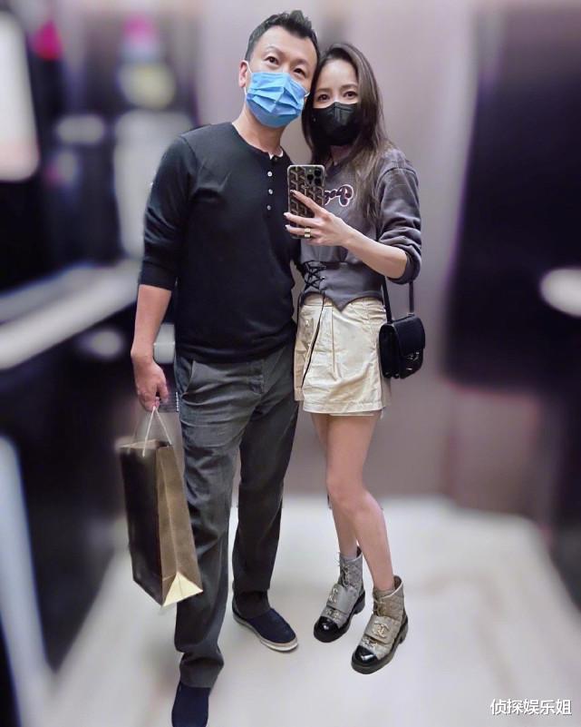 TVB|侯佩岑庆祝结婚11周年,罕见与老公同框秀恩爱,老夫老妻超甜蜜