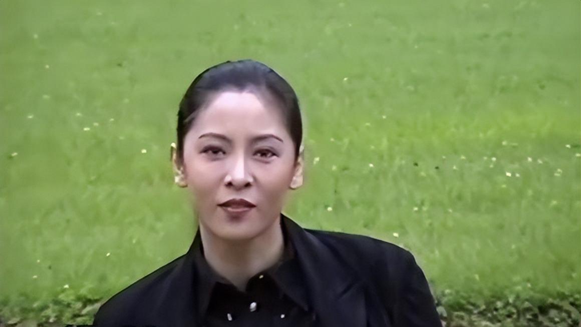 徐玄|向太公布自己33岁旧照，和郭碧婷模样神似，她本人也亲自点赞