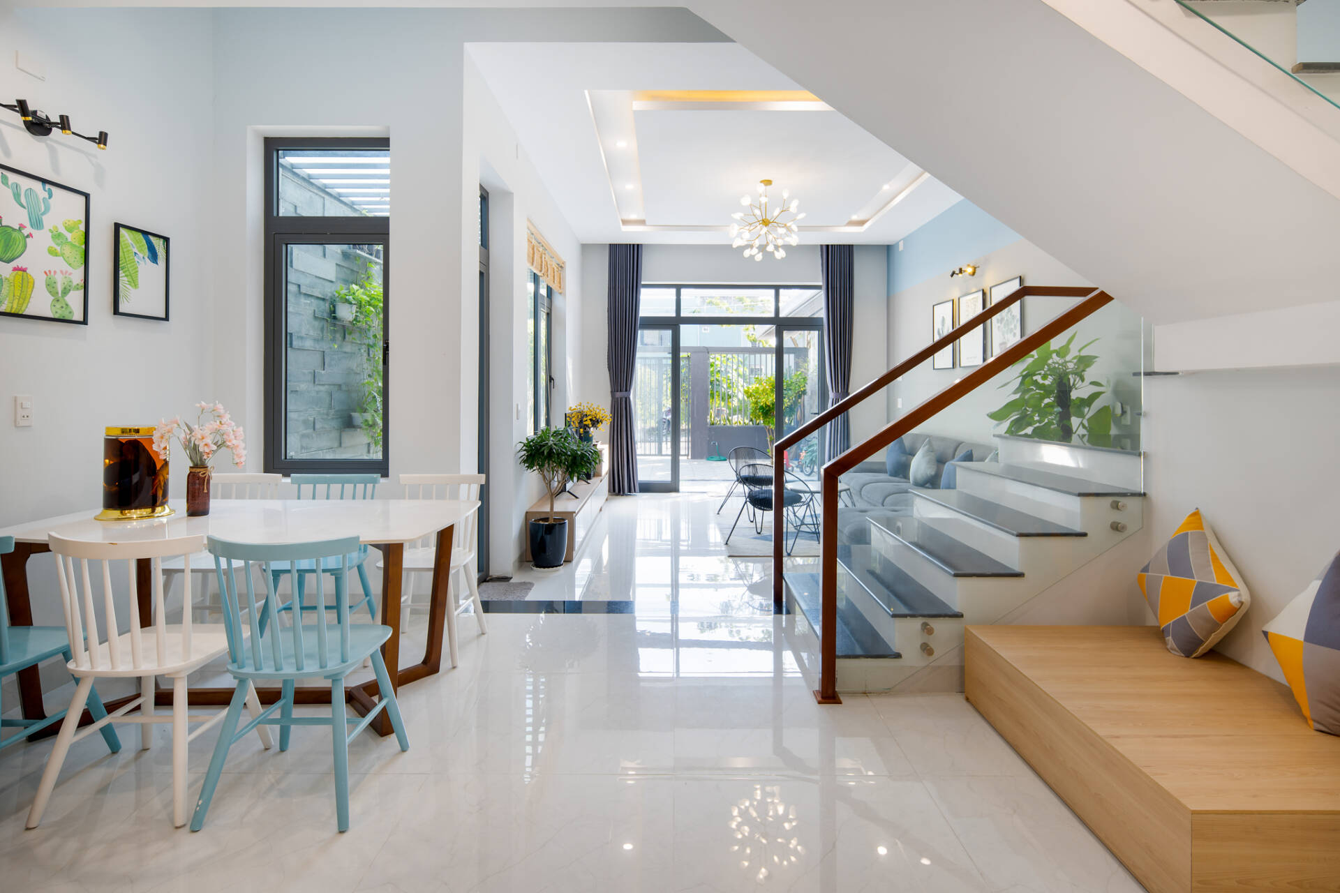 翻修3层小楼,前有6米庭院种树当车库,后有2米小花园,养老舒服