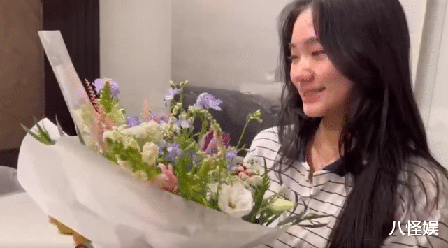 大S|小S被汪小菲炮轰后，低调为二女儿庆生，母女四人流泪拥抱好温馨