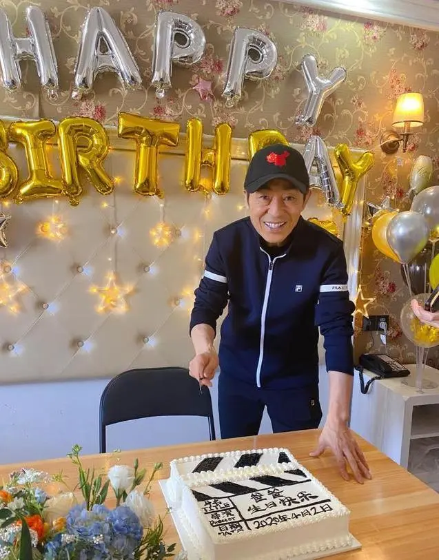 张艺谋|张艺谋喜迎72岁大寿!穿国产运动装老当益壮,儿子送好成绩做寿礼