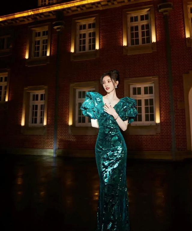 陈紫函|同款裙子和发型，陈紫函和鞠婧炜让人傻傻分不清楚，谁看谁脸盲！