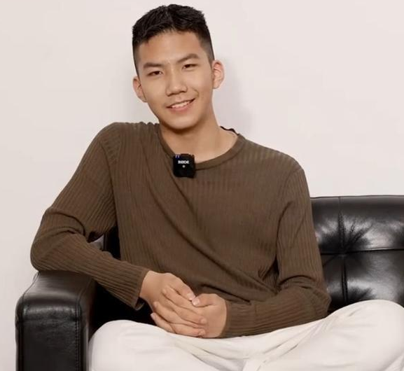 康晋荣|爸哪萌娃现状：天天晒辣妹女友，康康变霸总，霓娜成大美人