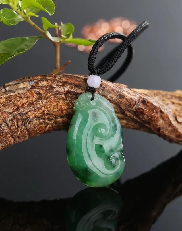 翡翠|如意如意,顺我心意!翡翠如意除了称心如意还有什么寓意呢?