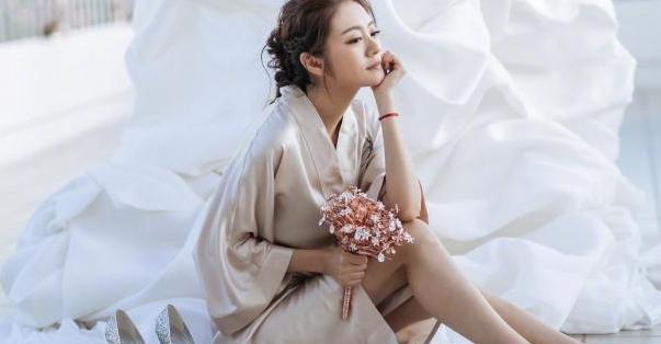 安以轩|丈夫入狱之后,安以轩清空与陈荣炼昔日照片,过往多次受情伤