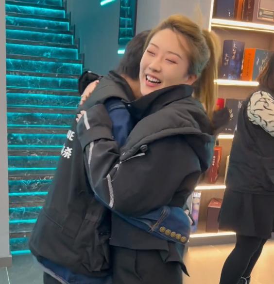 于越|刘姜胜男澄清出轨,暗示第三者是丈夫故意安排的,网友:恬不知耻