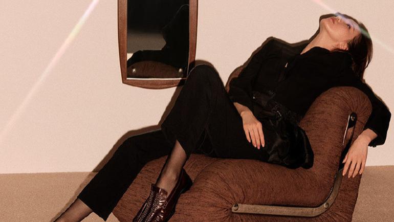 刘诗诗|刘诗诗的气质是真的好，西装搭配小白裤干练还很知性，秒变女精英！