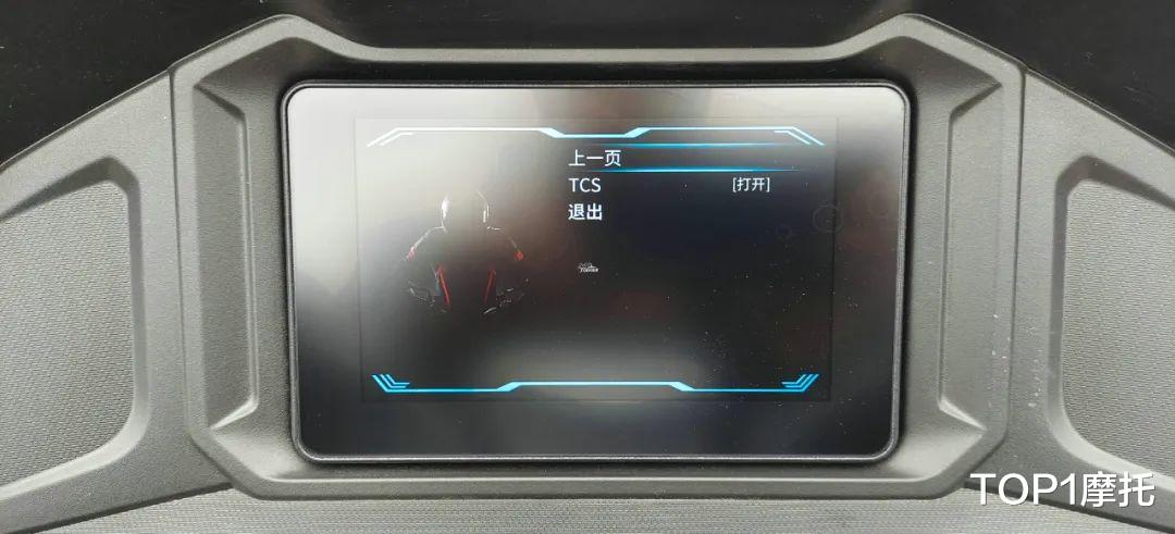 23999元,QJMOTOR鸿250价格公布!标配TCS和前后摄像头!