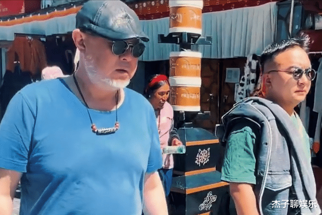 火风|60岁火风携女拉萨拜佛,戴天价佛珠,一家三口惹争议?