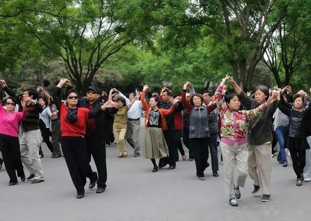2015年,江苏男子为跟情人保持关系,写7份保证书盖公章,后来怎样了