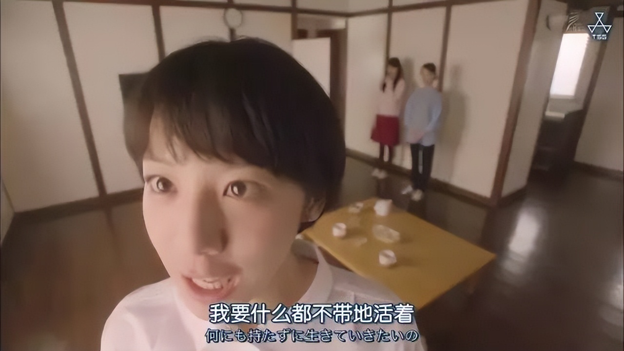 35岁日本主妇断舍离上瘾!家里沙发桌子全都被扔掉,只剩3把椅子?