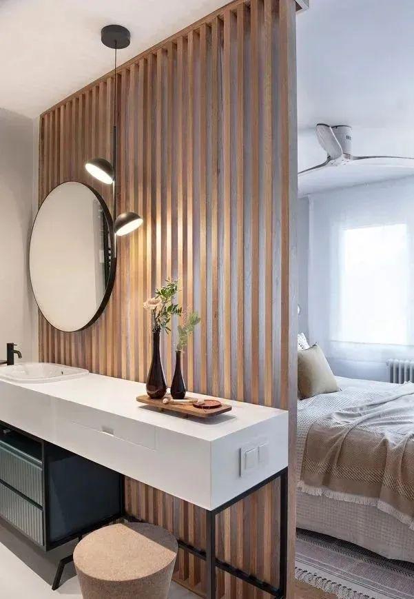 又得到一个新灵感:洗漱台外移,不设门旁,与这些结合实用性更强