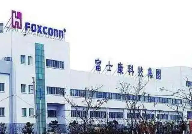 海外建厂受挫,郭台铭后悔了,重返国内招工:干满三月就奖7500元