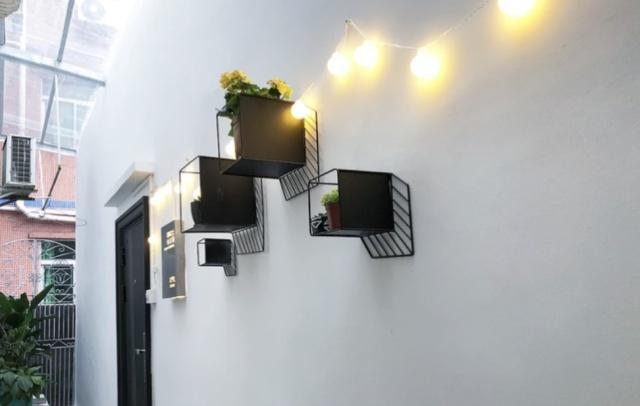 一家3口挤33㎡“铁皮屋”，设计师爆改变“安乐窝”！令人感动！