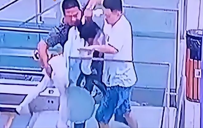 救女童被指碰“隐私部位”和《东八区》,请尊重女性,停止性骚扰