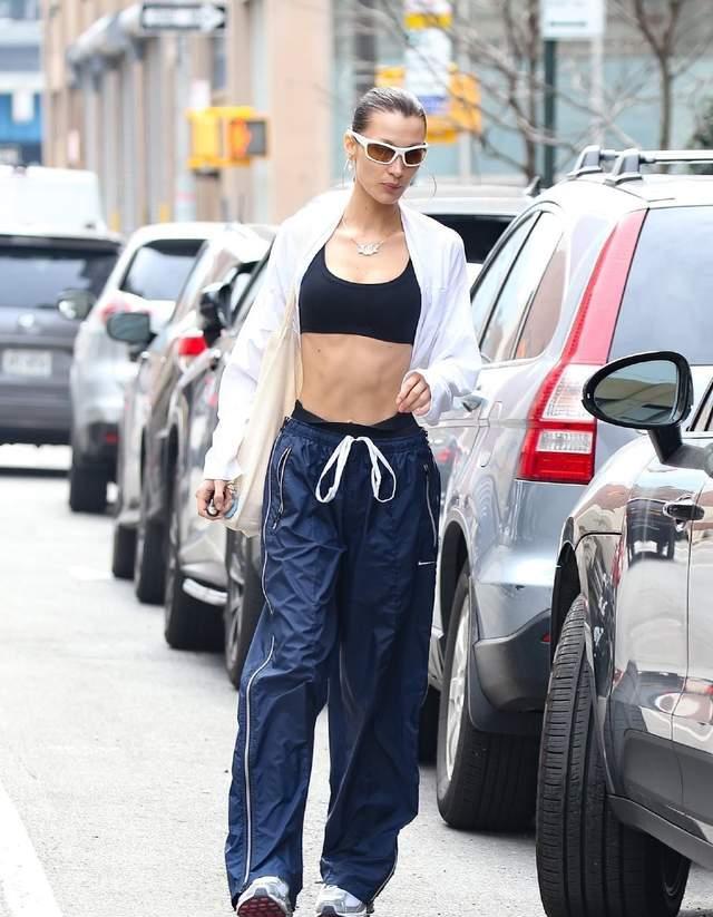 贝拉|超模贝拉哈迪德接受采访，自曝14岁时做过隆鼻手术，如今非常后悔