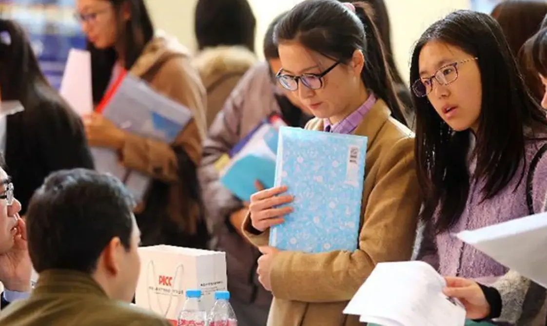 招聘|大专学历的96年女生，面试两份工作都碰壁，对自己的简历产生了怀疑
