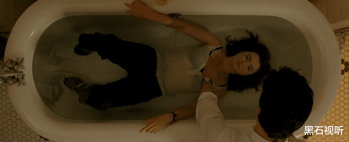 张歆艺|《地狱神探》︱基努·里维斯17年后回归续集，回顾五个经典驱魔通灵场面