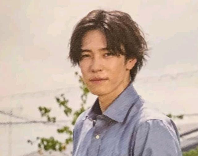 假面骑士圣刃|假面骑士圣刃外传:8年后主角团造型变化短发坏女人与野人剑斩