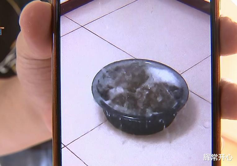男子房子被淹,租客半夜舀了100多盆水,只因“犟”大爷楼顶种茄子!