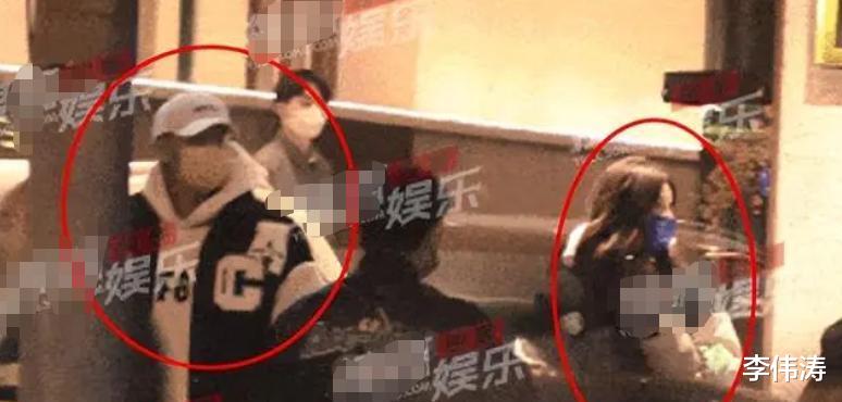 黄子韬|黄子韬徐艺洋见家长！穿情侣装互相夹菜，当着未来婆婆的面摸头