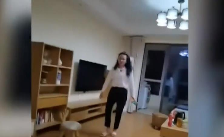 2019年,男子给女友转账百万去出差,归来发现女友已是第三次嫁人