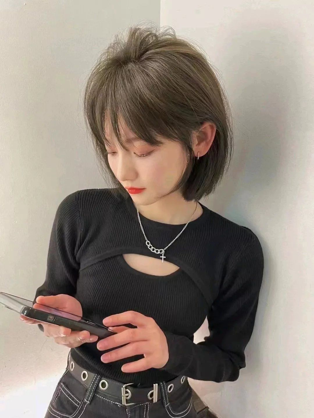 制服 这15款发型特别火，时尚不夸张，适合不同年龄段的女士