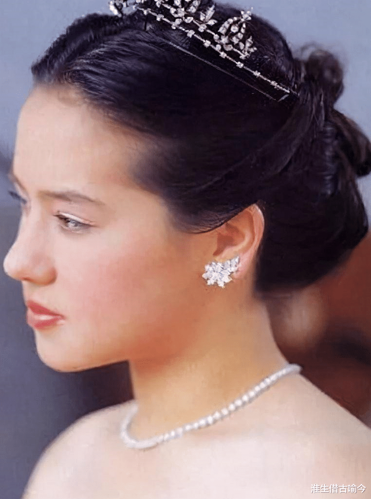 乌汶叻|泰国姐妹花公主：一个被美国驸马宠出幸福肥，另一个酷似王祖贤