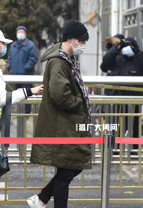 春晚|春晚彩排照曝光,贾玲撞脸大白,王嘉尔造型抢镜,包贝尔胖出屏幕