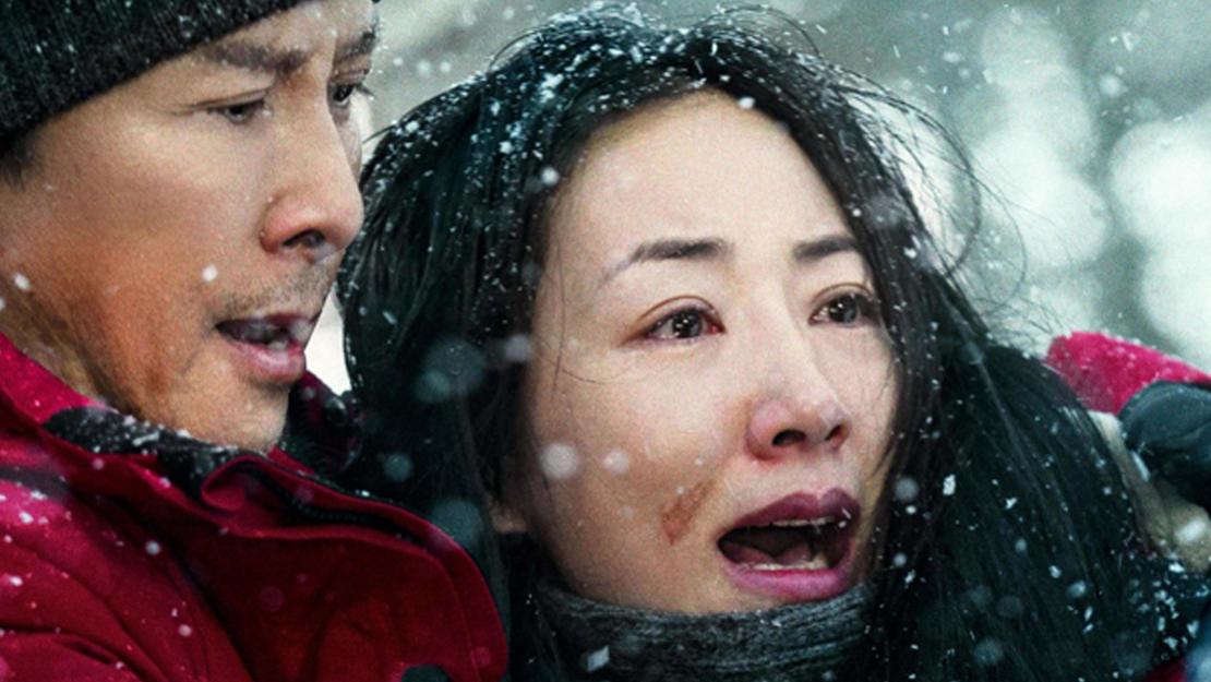 韩雪|国庆档电影看点十足！担两部电影的女主角，她到底有什么魔力