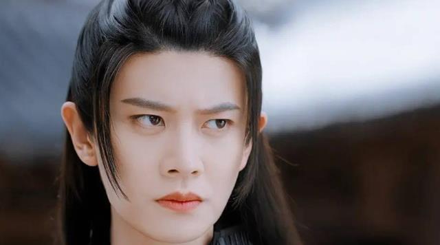 小姐姐|拍《周生如故》前任嘉伦就接下长意,周生辰和长意差别咋就那么大