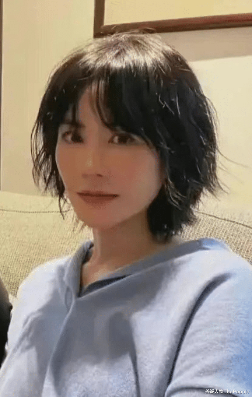 张艾嘉|张艾嘉的眼袋、王菲的法令纹、叶童的白发,治好了女性的精神内耗