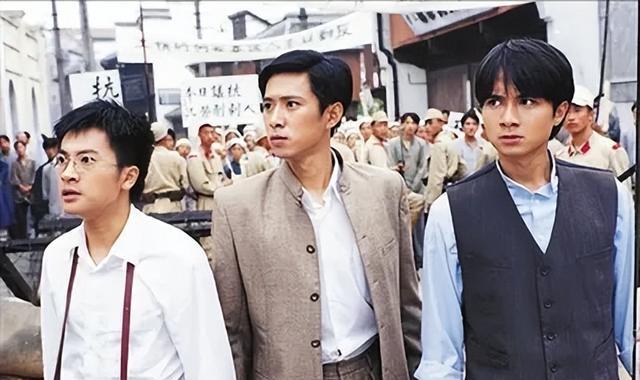 高鑫|高鑫:陪伴瘫痪妻子四年不离不弃,45岁凭《特战荣耀》再度翻红