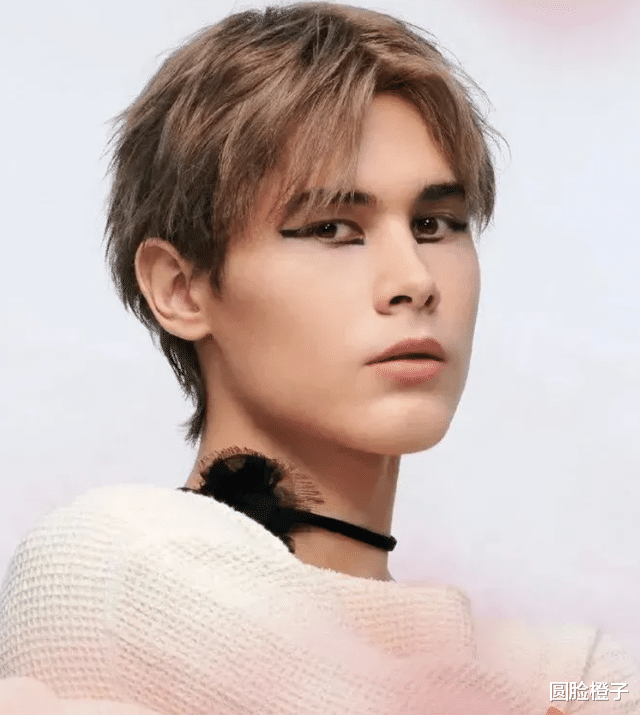 补钙 讲真的，口红别找男明星拍广告了，从帅气到油腻，就在一念之间