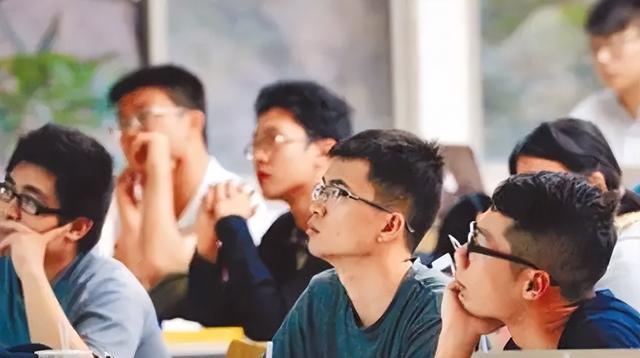 裁员|不惧“中年危机”的3类职业,工资不高但越老越吃香,你选对了吗