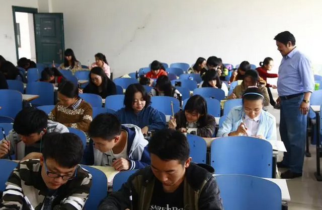 专升本|高考失利!一个学费“上万”的三本和“五六千”的专科,如何选择