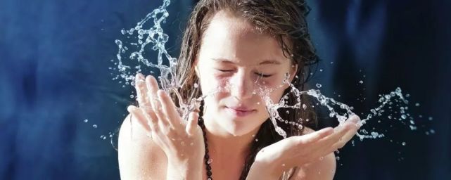 健身 皮防科普:冬天皮肤干燥易起皮,快看你保湿方法用的对不对