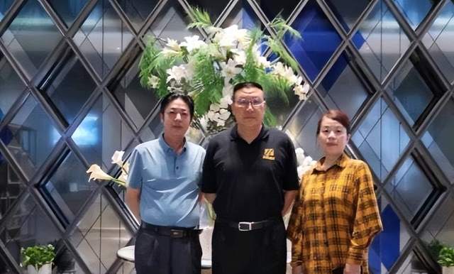 |何家弘教授晒告别信,称自己比较愚钝守旧,疑承受不起28事件舆论