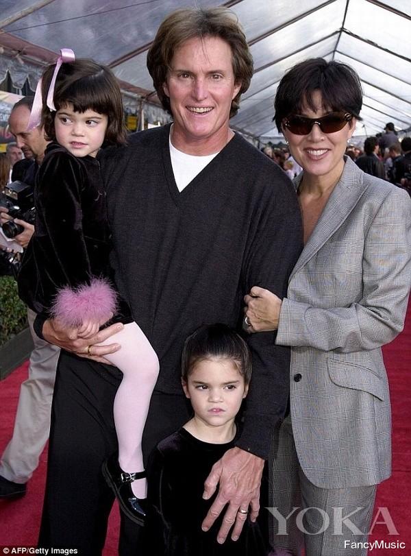 金·卡戴珊|揭秘卡戴珊家族：四姐热度高，二姐小妹身价过亿，母亲最厉害