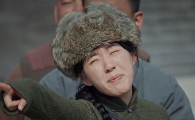 我们的当打之年|摇头晃脑,台词硬挤,《我们的当打之年》男主将演技炸裂玩出花了