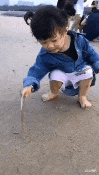 运动 女孩们以后穿裙子一定要注意点坐姿呀，这也太尴尬了！ 哈哈哈哈