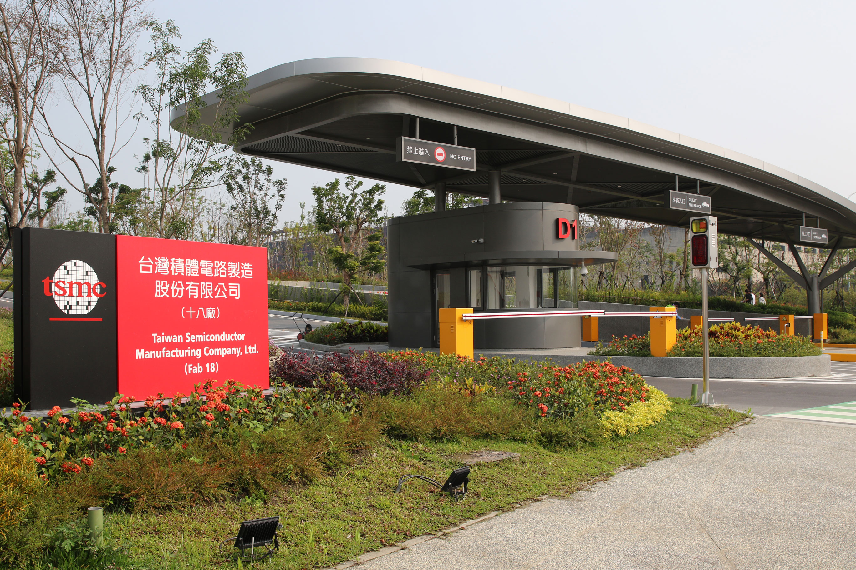 创业|年过半百的张忠谋创建了一个帝国,颠覆了一个行业