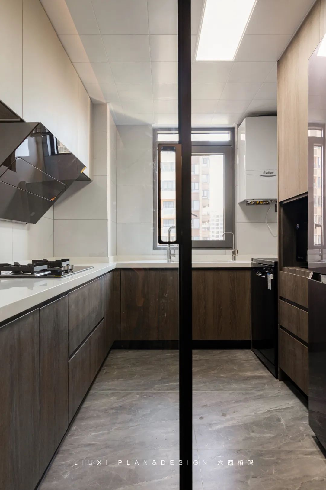 126平米现代风装修设计 无主灯+无踢脚线 90后个性家