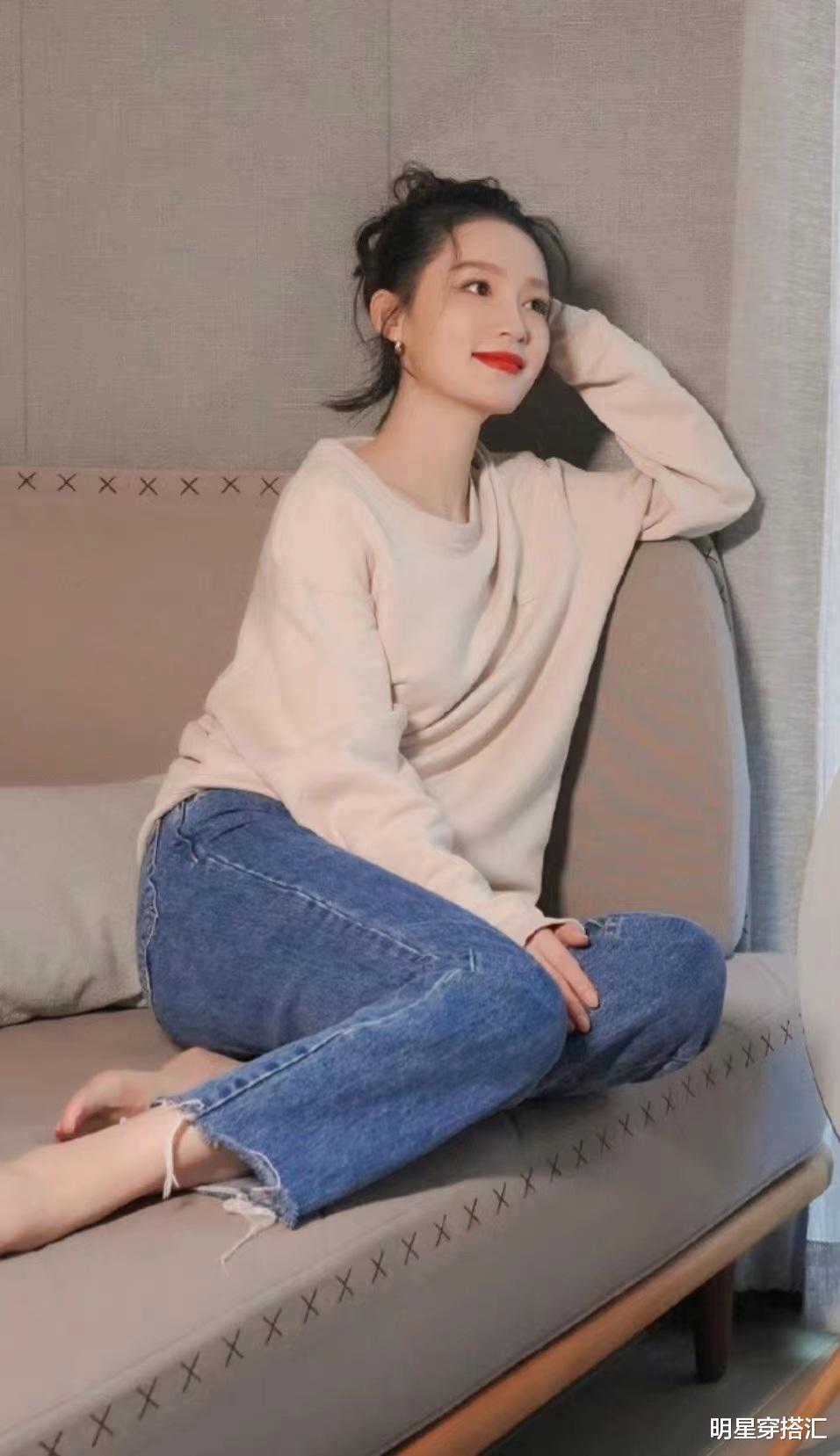 刘亦菲|李沁穿毛衣配牛仔裤居家随拍，温婉随性，慵懒甜美