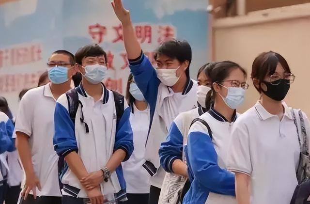 15岁高中生失踪，曾给母亲打电话称自己想哭，或与录音笔有关