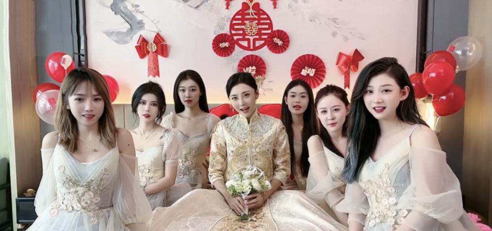 |百万网红雅儿大婚！丈夫开30辆豪车接亲，异地恋6年修成正果